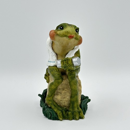 Frog figurine working out - figurine-working,
