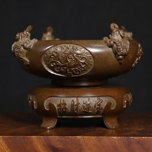Golden toad rotating - golden,